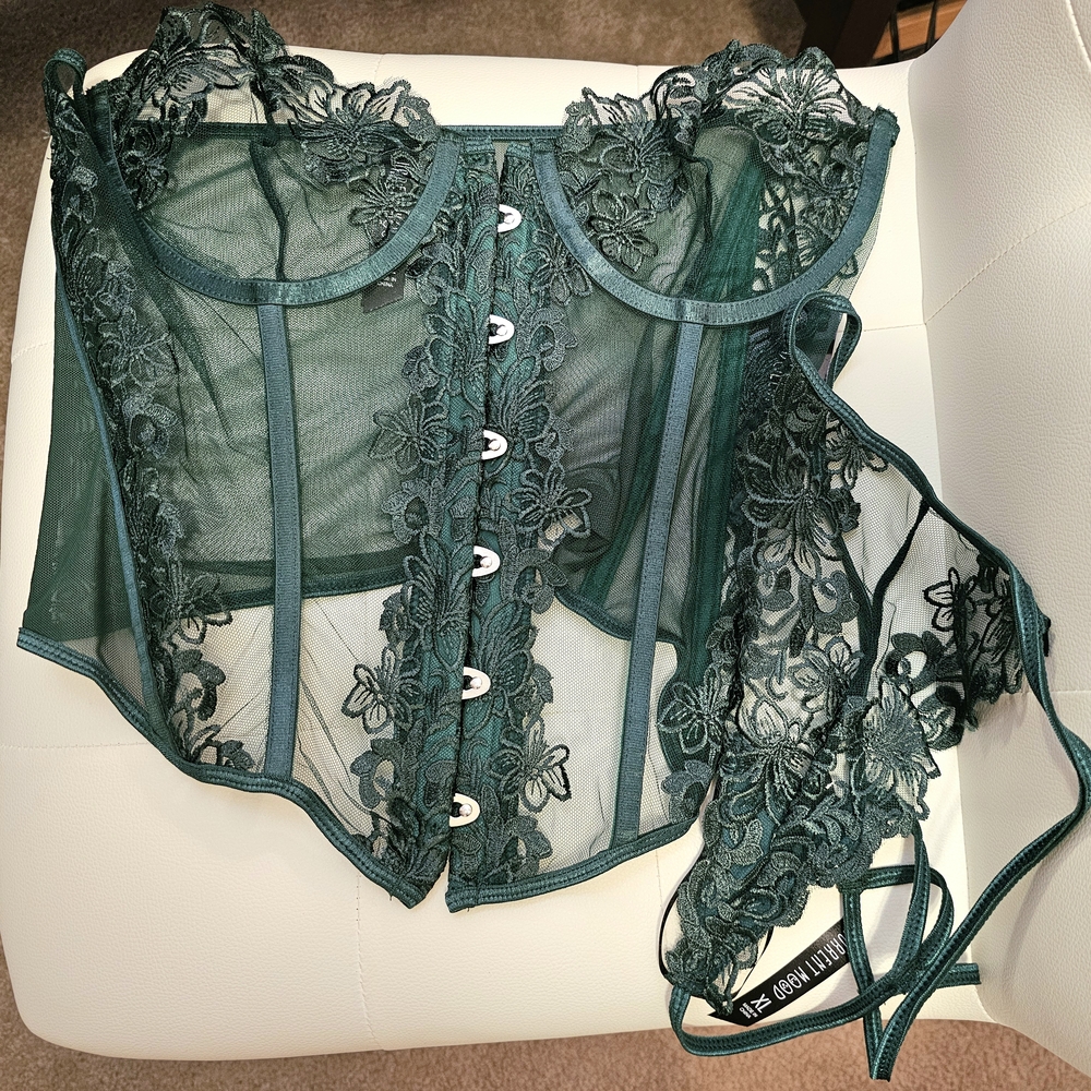 NWT Vine and Glory Dolls Kill Green Lace Bustier Corset Thong Set L/XL
